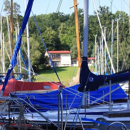 Yacht Club Barrandov 호텔 Kožlí u Orlíka 외부 사진