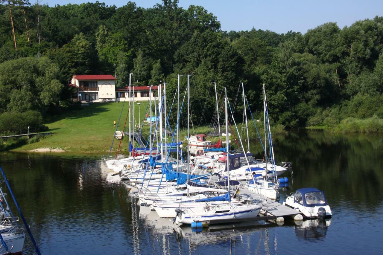 Yacht Club Barrandov 호텔 Kožlí u Orlíka 외부 사진